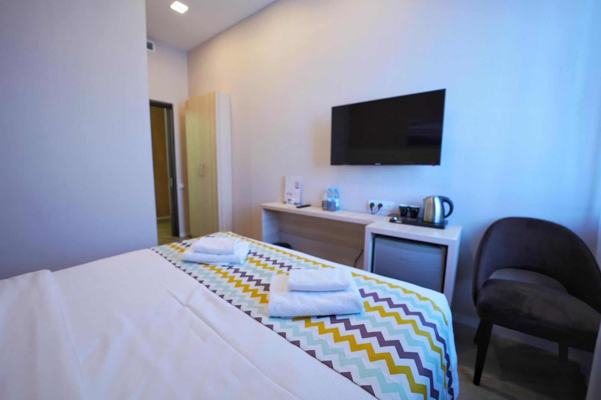 4เกสต์ โฮเต็ล Hotel เยเรวาน ภายนอก รูปภาพ