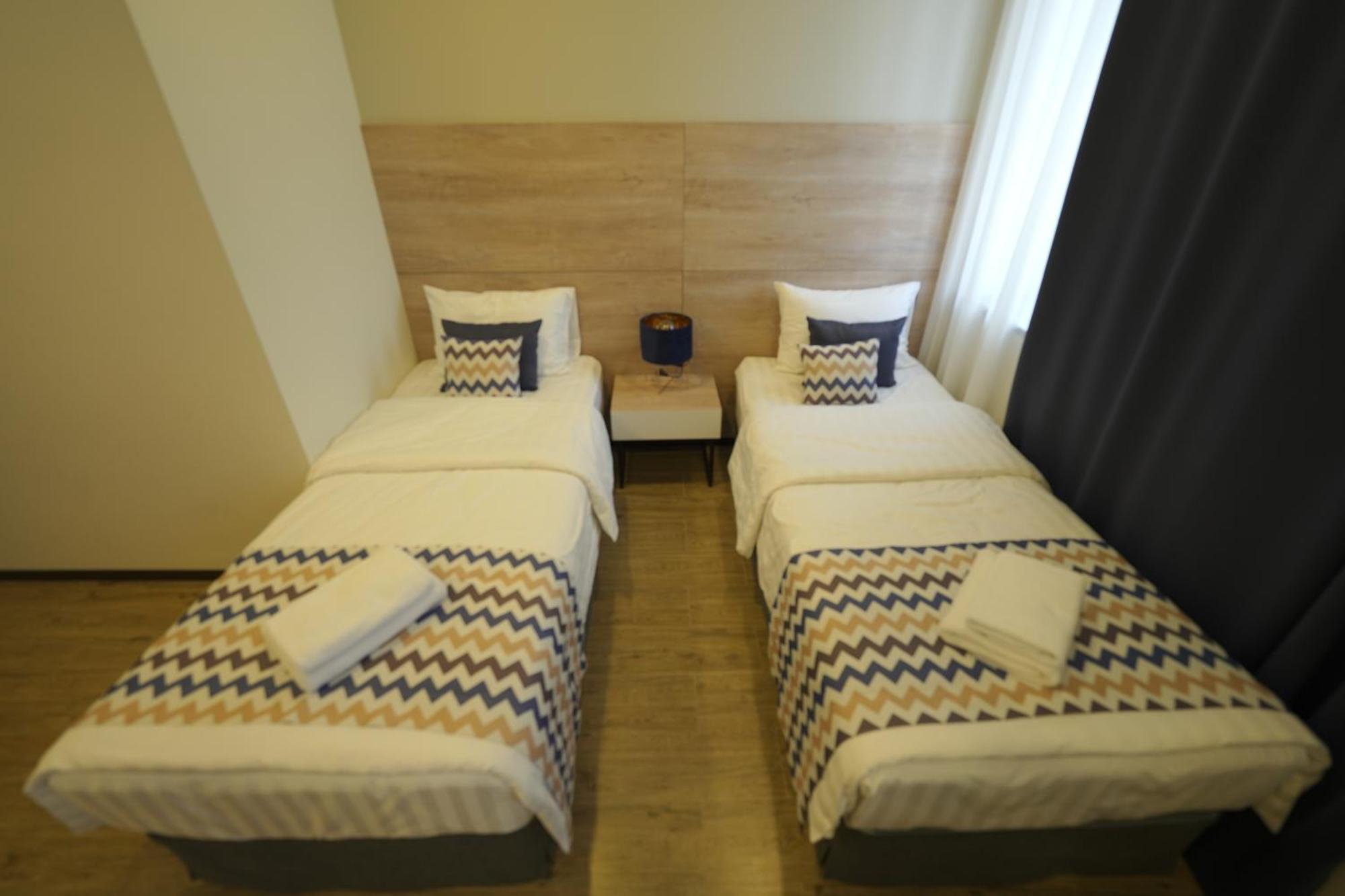 4เกสต์ โฮเต็ล Hotel เยเรวาน ภายนอก รูปภาพ