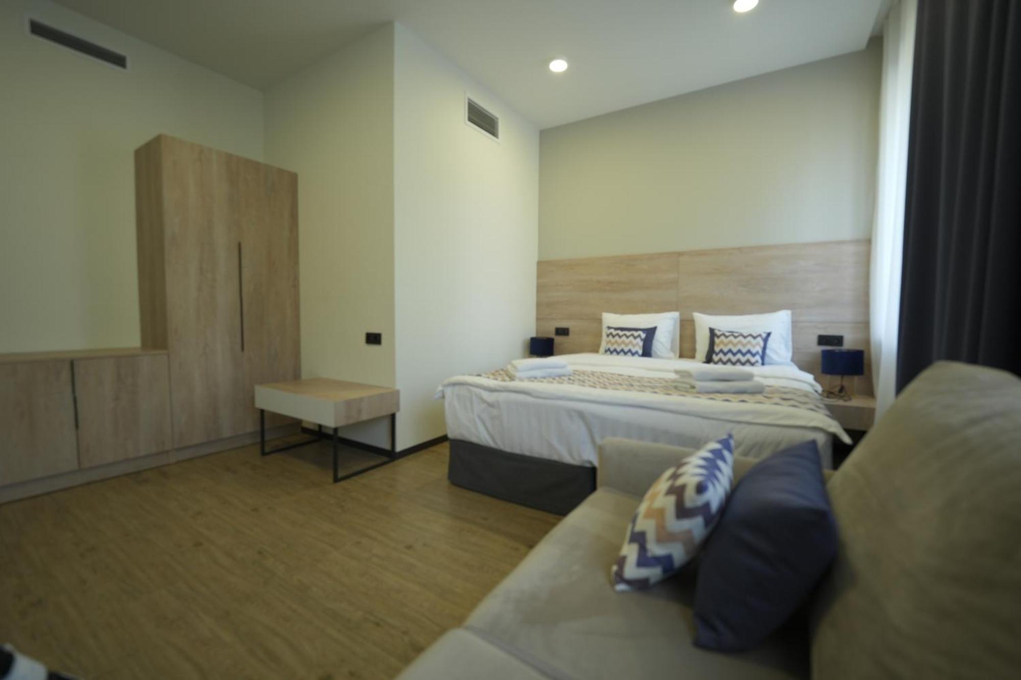 4เกสต์ โฮเต็ล Hotel เยเรวาน ภายนอก รูปภาพ