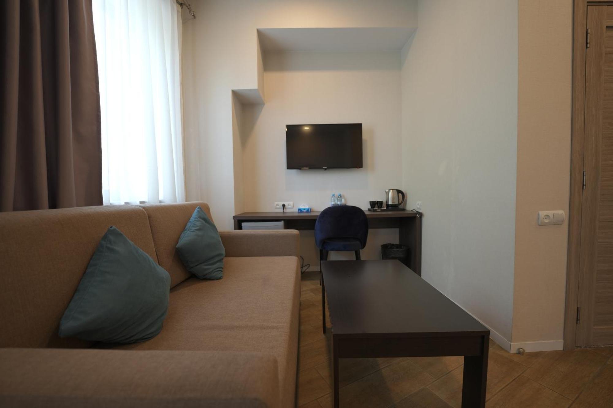 4เกสต์ โฮเต็ล Hotel เยเรวาน ภายนอก รูปภาพ