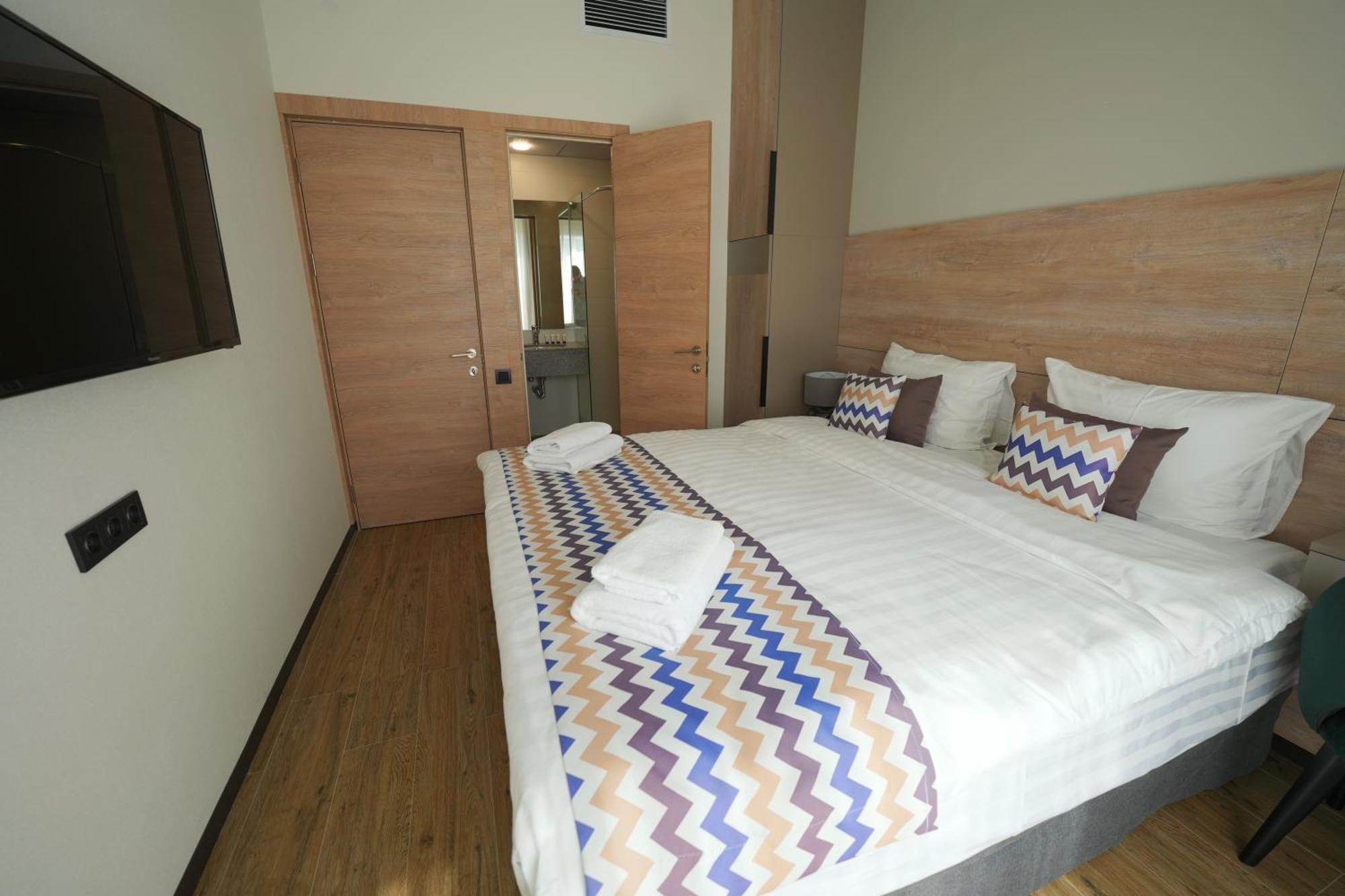 4เกสต์ โฮเต็ล Hotel เยเรวาน ภายนอก รูปภาพ