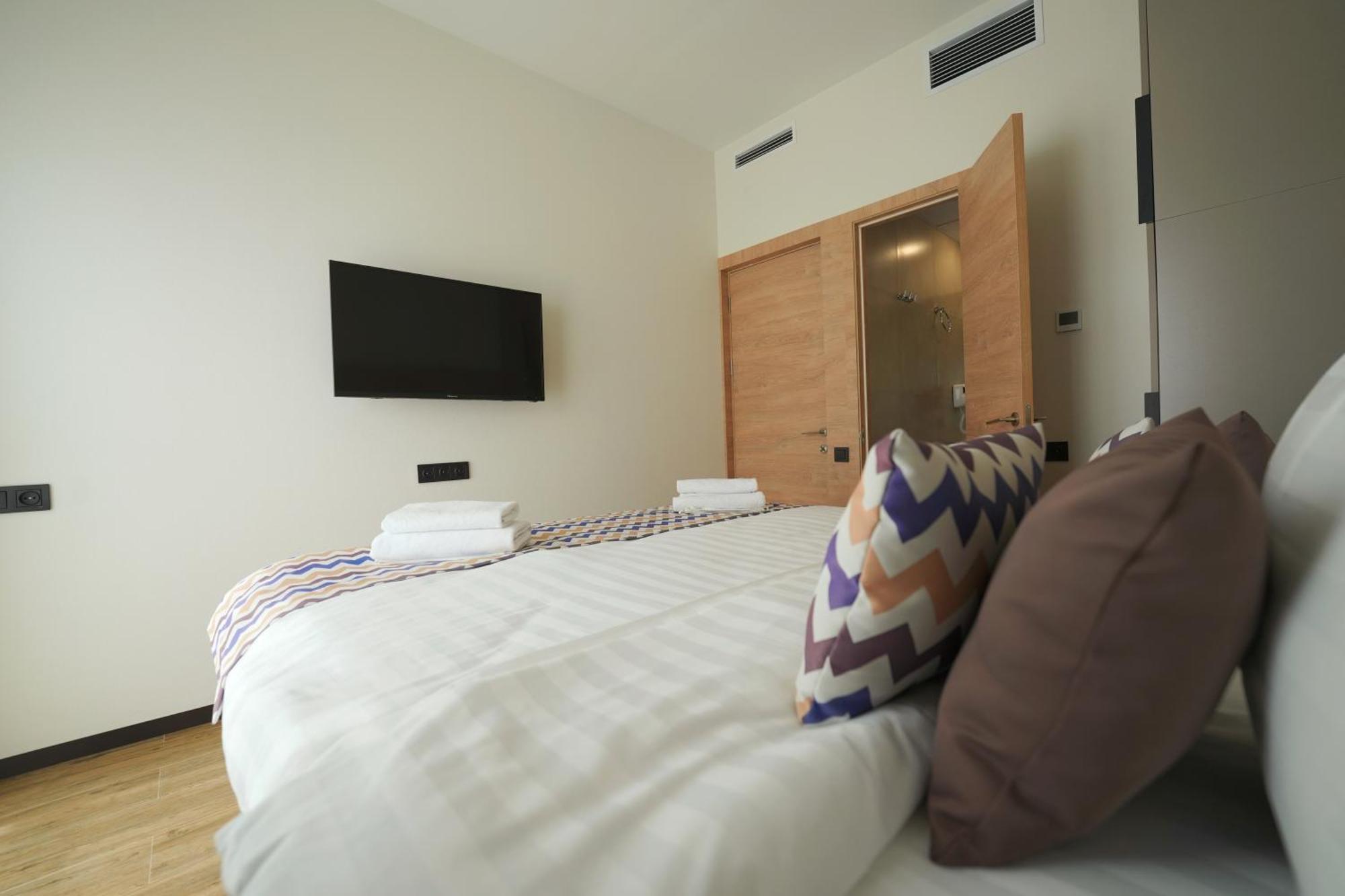 4เกสต์ โฮเต็ล Hotel เยเรวาน ภายนอก รูปภาพ